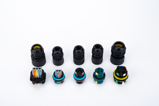 32A 250VAC IP68 กันน้ํา 2 ทางเชื่อมต่อ 6 - 12 มิลลิเมตร Dia สายเคเบิลเชื่อมต่อ