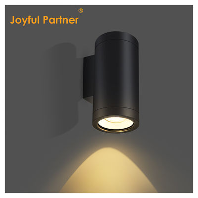 ผนังภายนอกติดตั้งขึ้นและลง สังกะสีอลูมิเนียม extruded 3000-6000K 18W 24W กลางแจ้งไฟผนัง Cob LED สีดํา